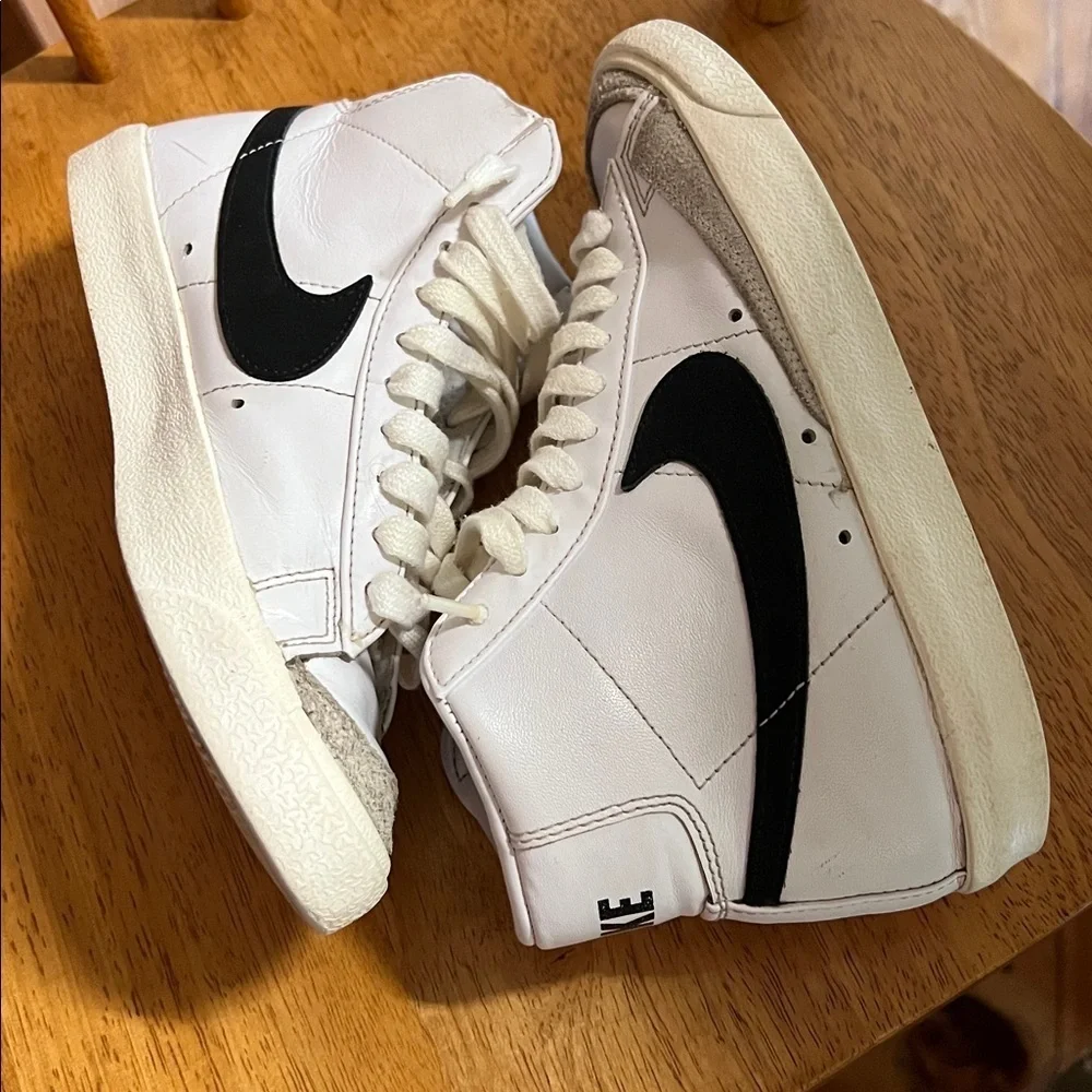 Nike Blazer Mid 77 Shoes White w/Black Swoosh Vintage Retro Style  Size 6
